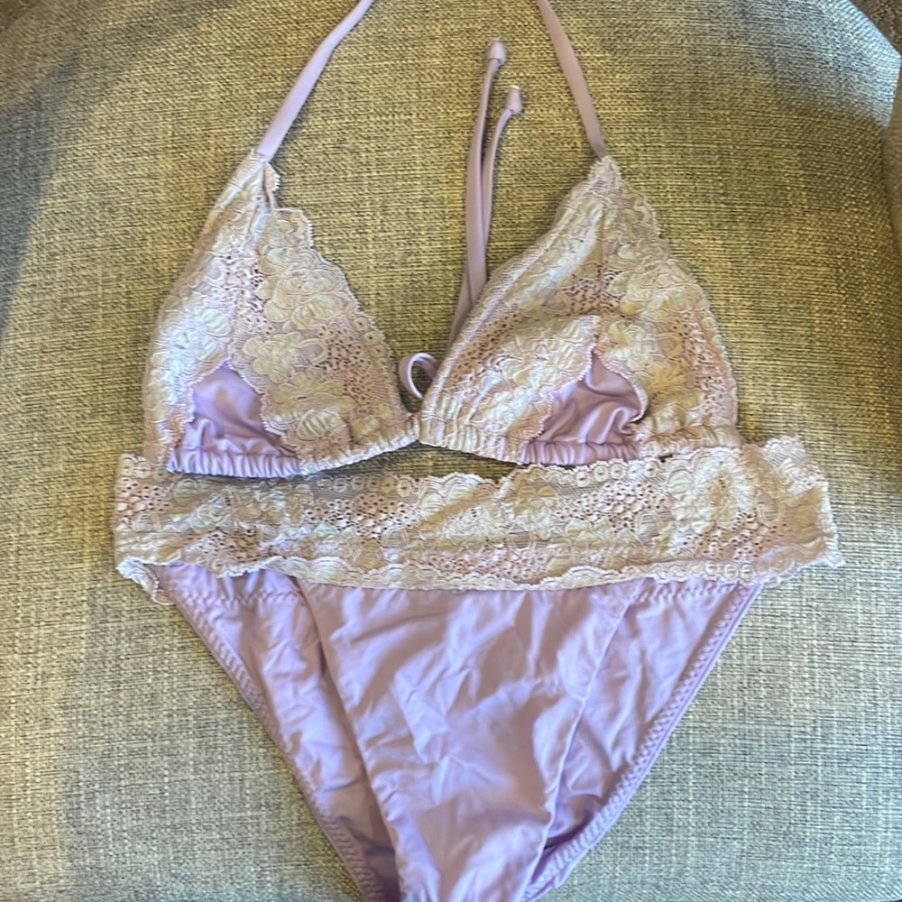 Beach bunny lavender Ladylace M L set No flaws